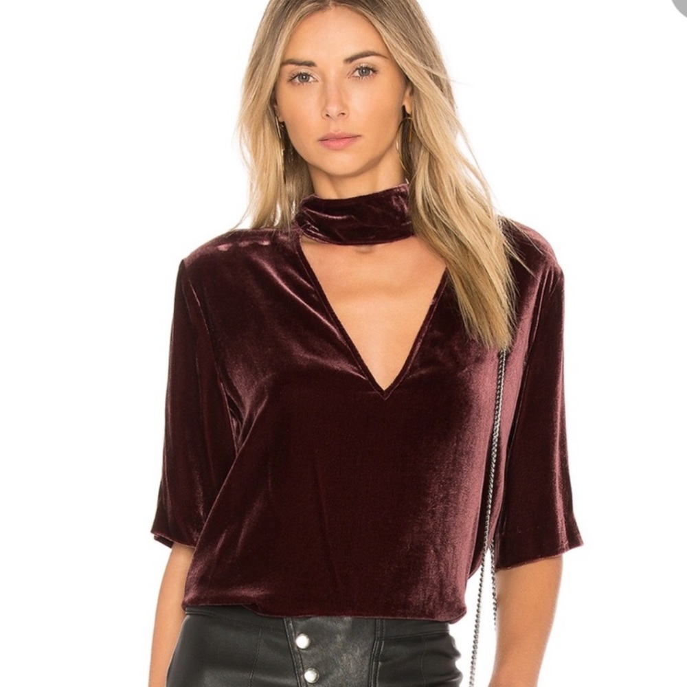 Theory Slit Collar V Neck Top in Dark Currant